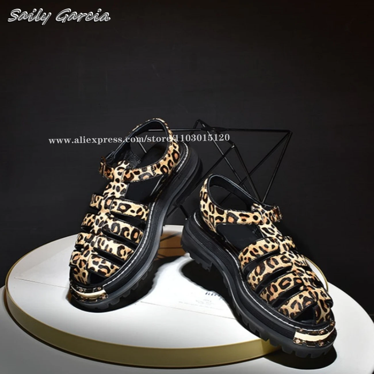 Босоножки из воловьей кожи с леопардовым рисунком