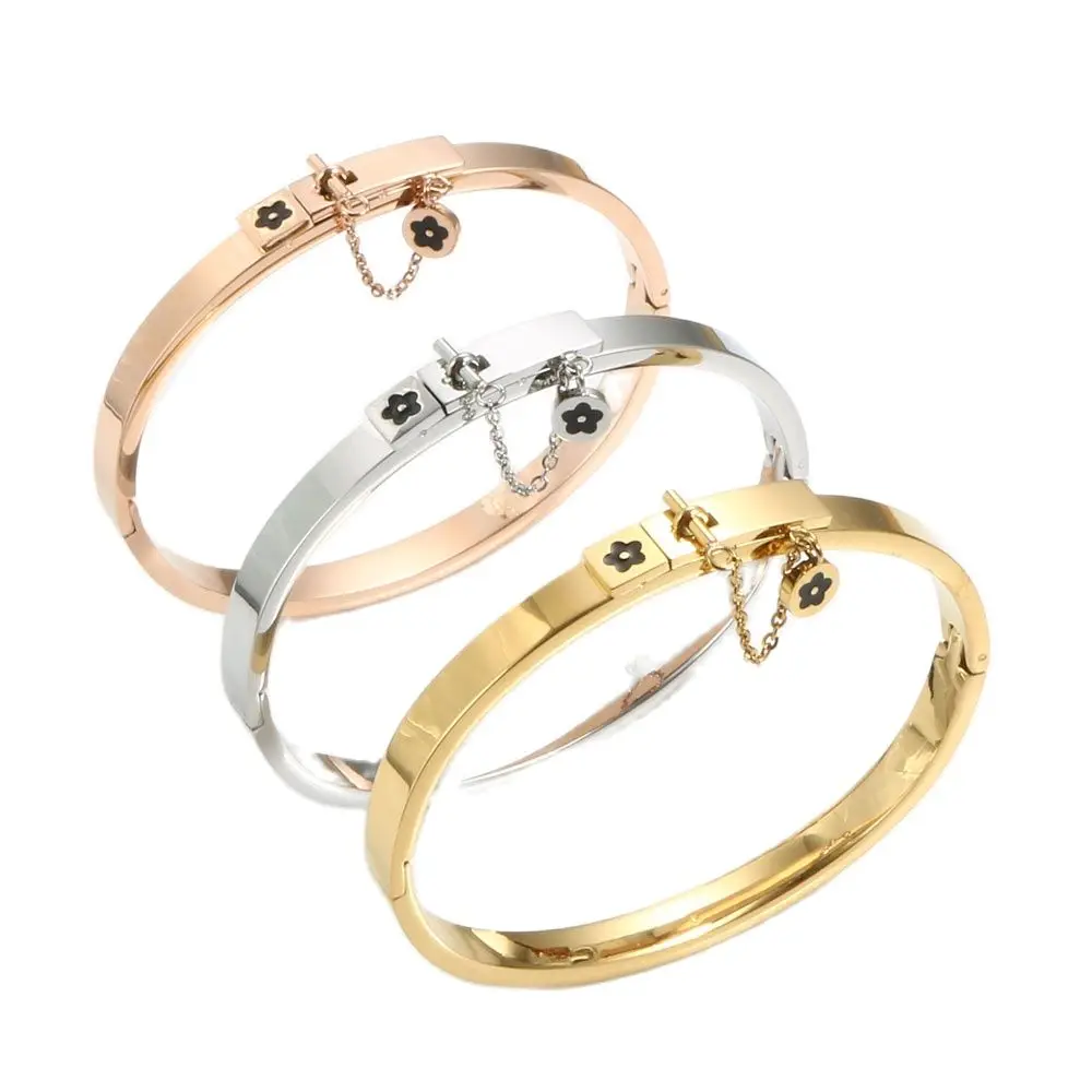 

Luxury Gold Plating Lucky Flower Cuff Bangle With Chain Charm Woman Bangles Bracelets For Men Women Wedding Party Jewelry Gift