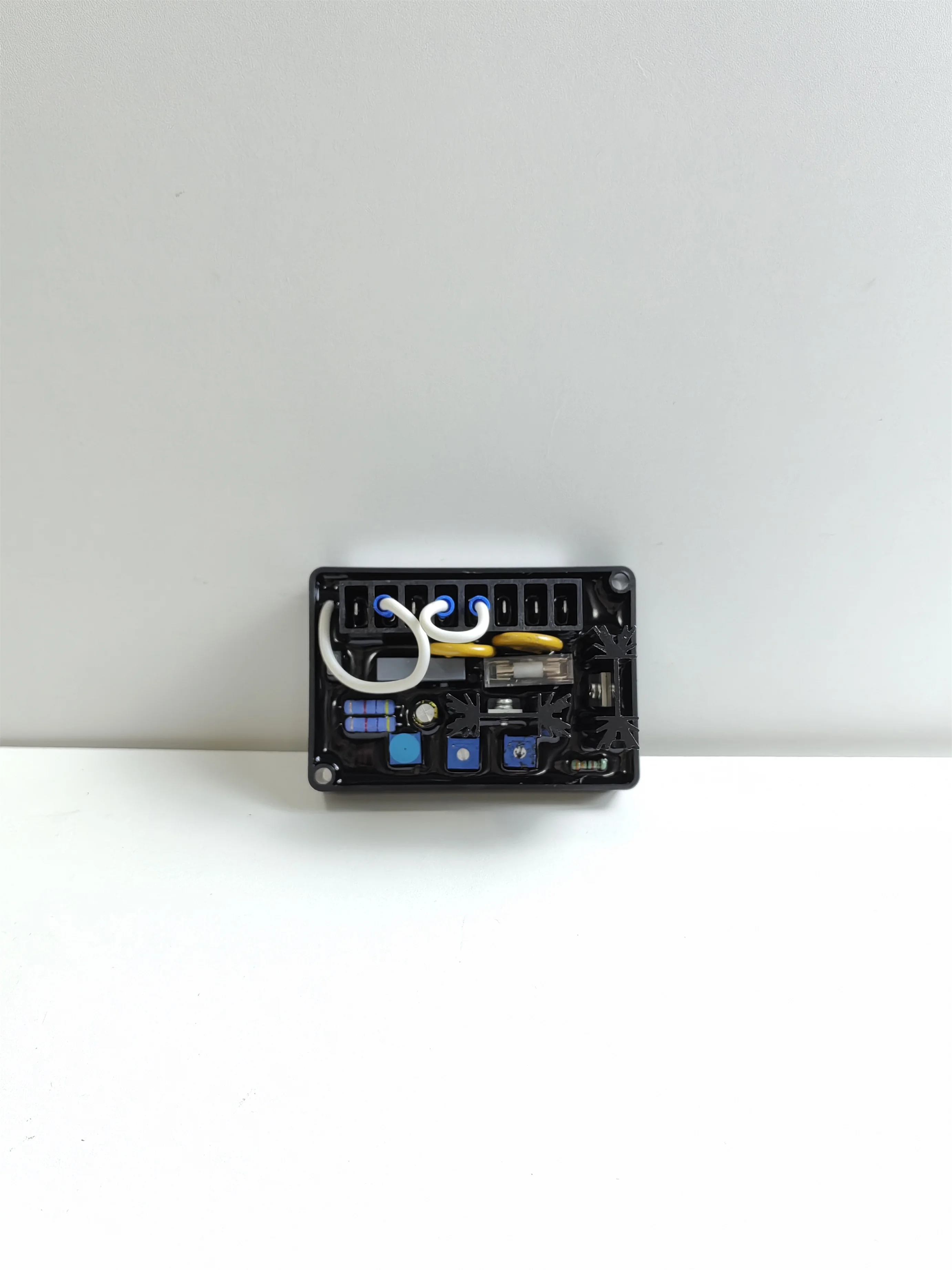 Автоматический регулятор напряжения для бесщеточного генератора Basler