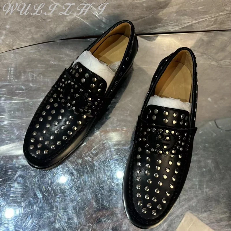 Мужские туфли-оксфорды с заклепками круглым носком из натуральной кожи