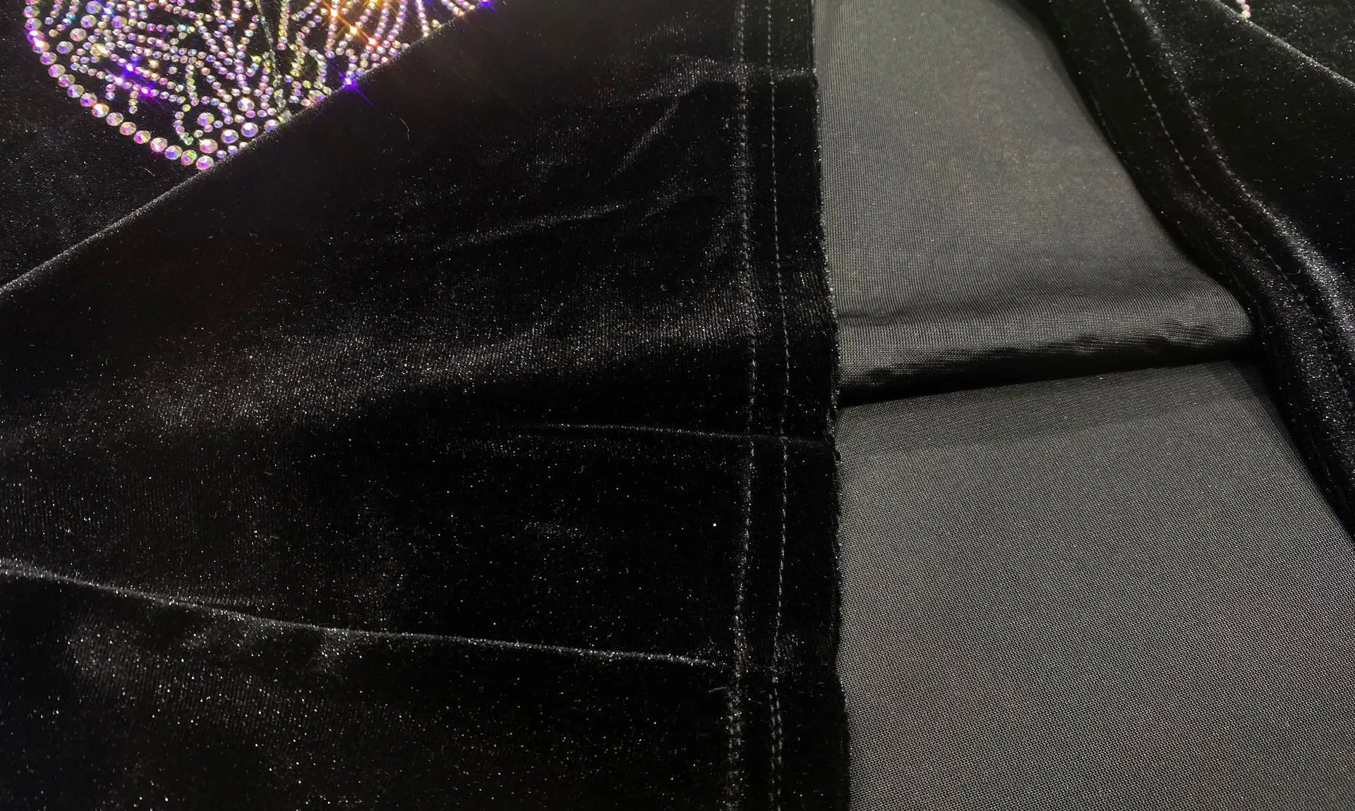 Женские черные бархатные пуловеры с длинными рукавами на весну и осень