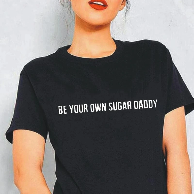 Женская футболка с коротким рукавом и надписью BE YOUR OWN SUGAR DAD |