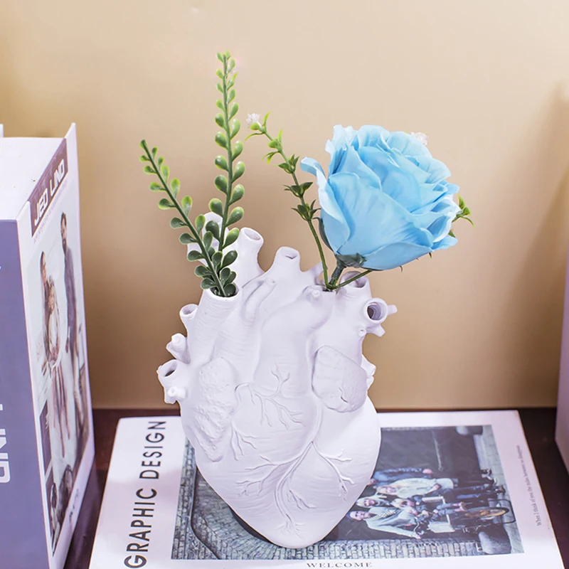 

Creative Heart Shape Flower Vase Resin Desktop Ornaments Home Decors Dried Flower Container Flower Pot Art Vase Table Sculpture