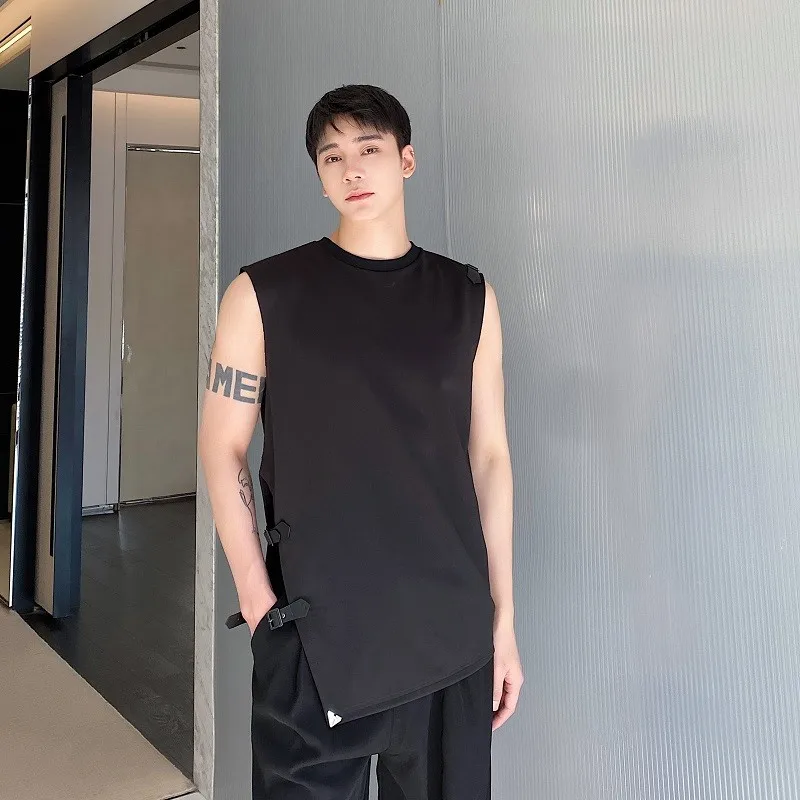 Мужская кожаная футболка без рукавов однотонная майка с регулируемой пряжкой и