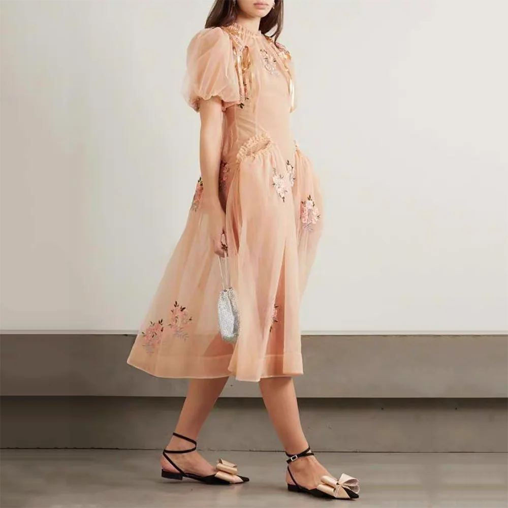 Женское длинное платье с цветочной вышивкой круглым вырезом коротким рукавом