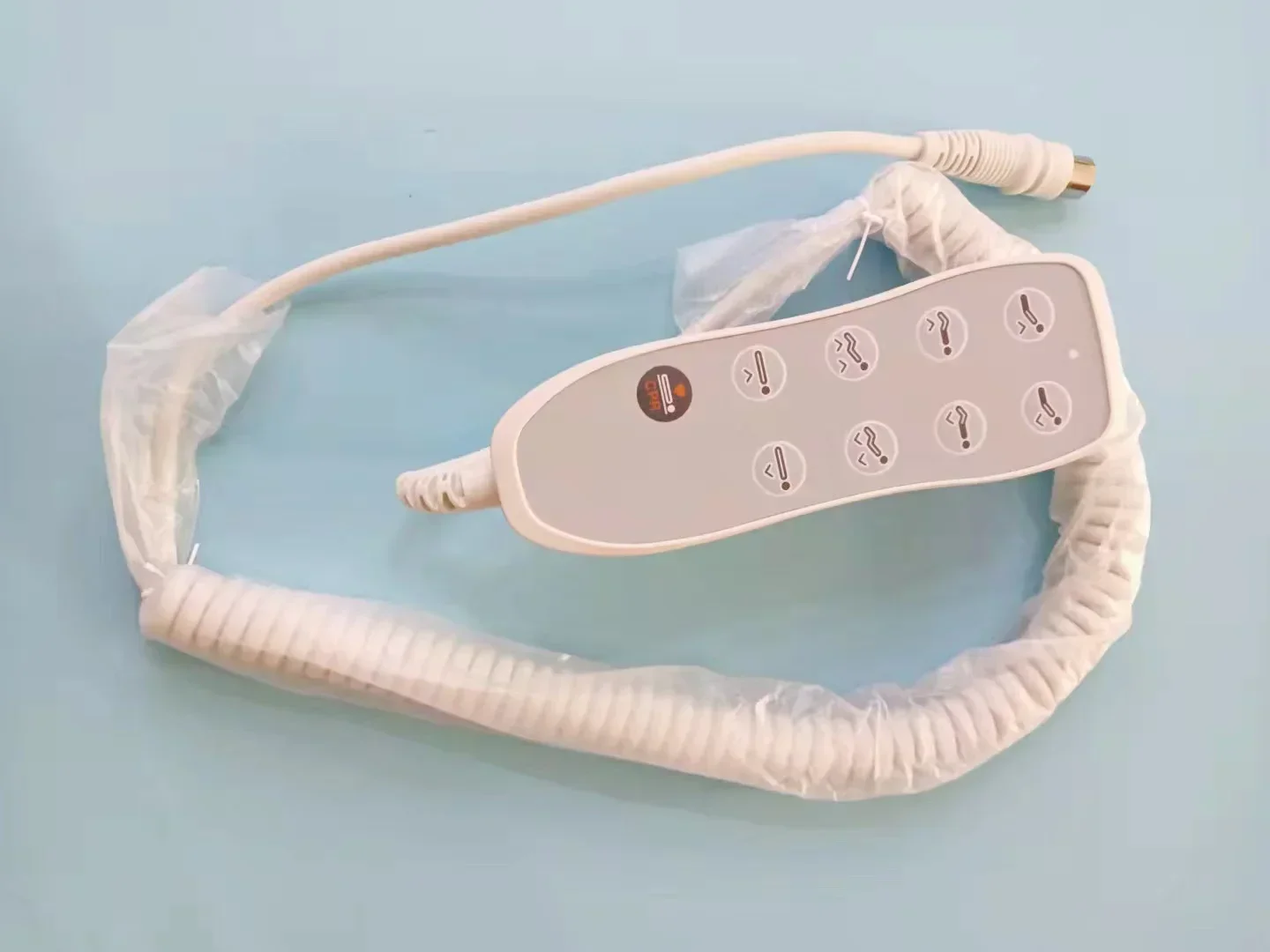 Трехэлектрическая система привода для больничной кровати с одним управлением