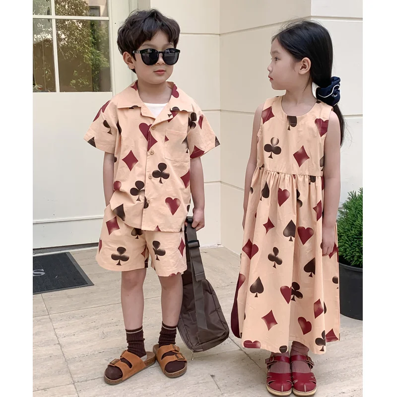 

Одежда Sibling для брата и сестры, корейская модная детская одежда, платья для девочек, топ и шорты для маленьких мальчиков, комплект из двух пре...