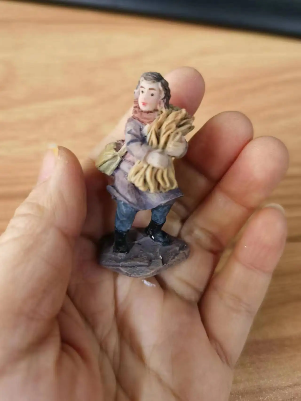 

Resin figure mental psychological sand table game box court therapy man