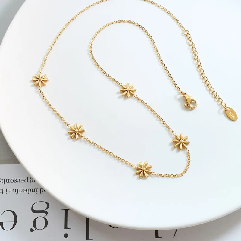 

Korean Fashion Small Daisies Chains Necklace For Women Cute Accessories Stainless Steel Valentines Day Gift Gold Plated Jewelry