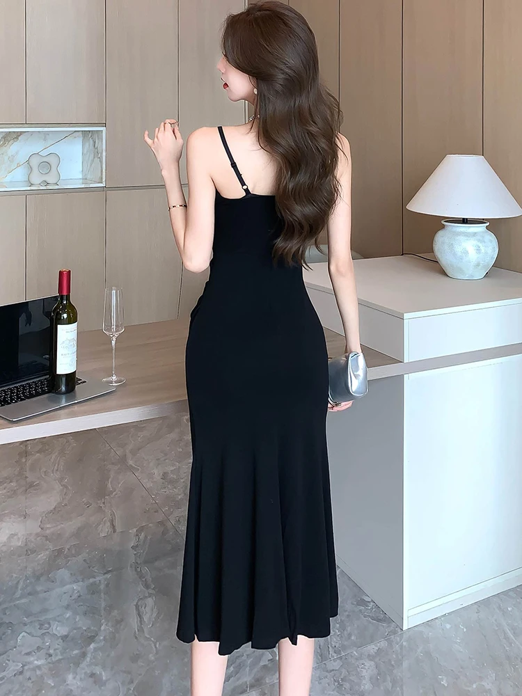 Черное элегантное шикарное пикантное длинное платье на бретельках с