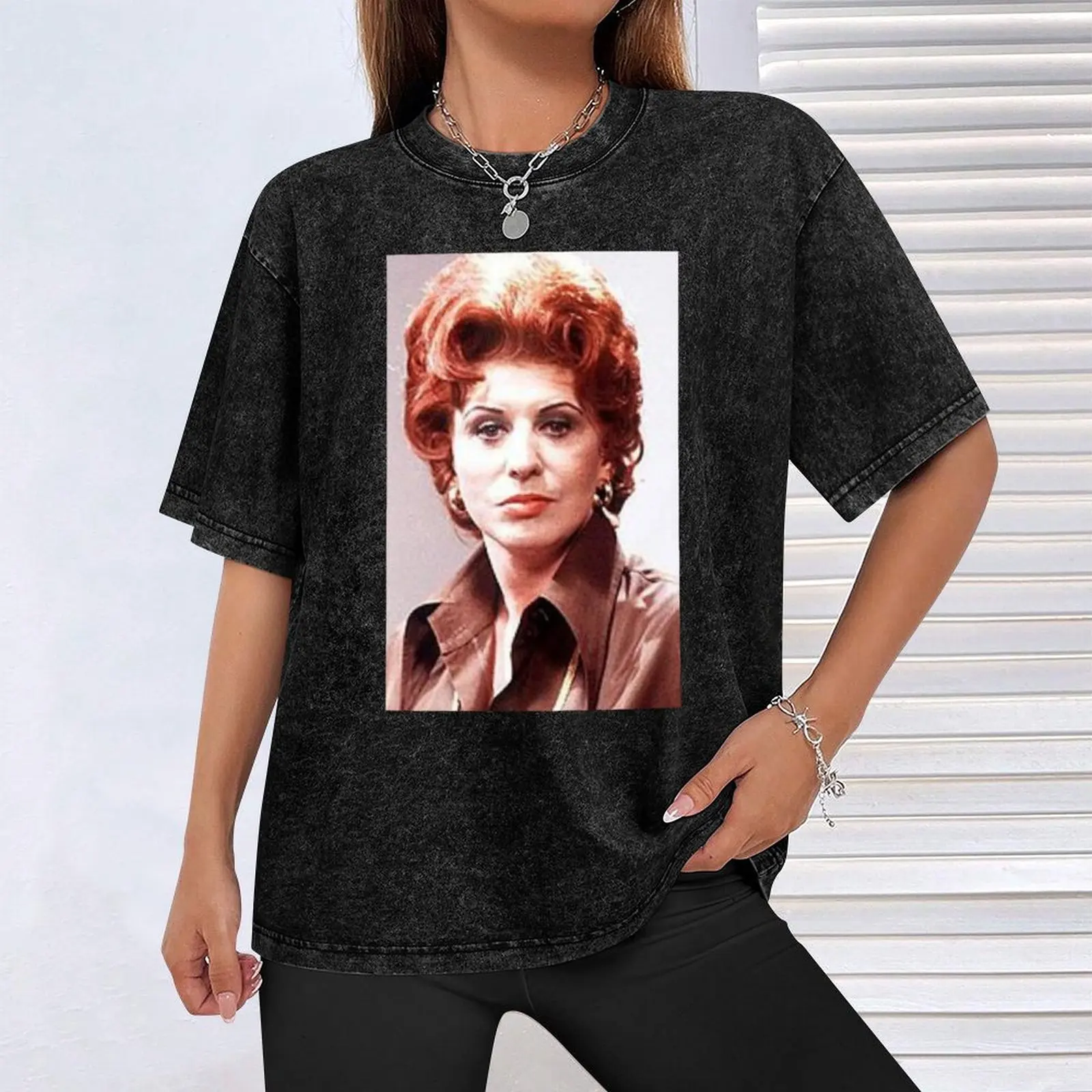 Футболка CORRIE LEGENDS: ELSIE TANNER дешевые вещи футболка с изображением животных для