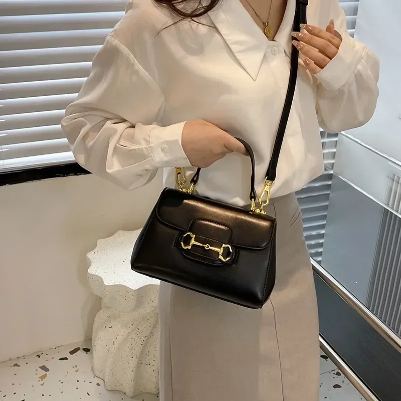 

Women's Retro Personalized Shoulder Bag Designer Metal Fashion Crossbody Bags for Women Luxury High Quality Purses and Handbags