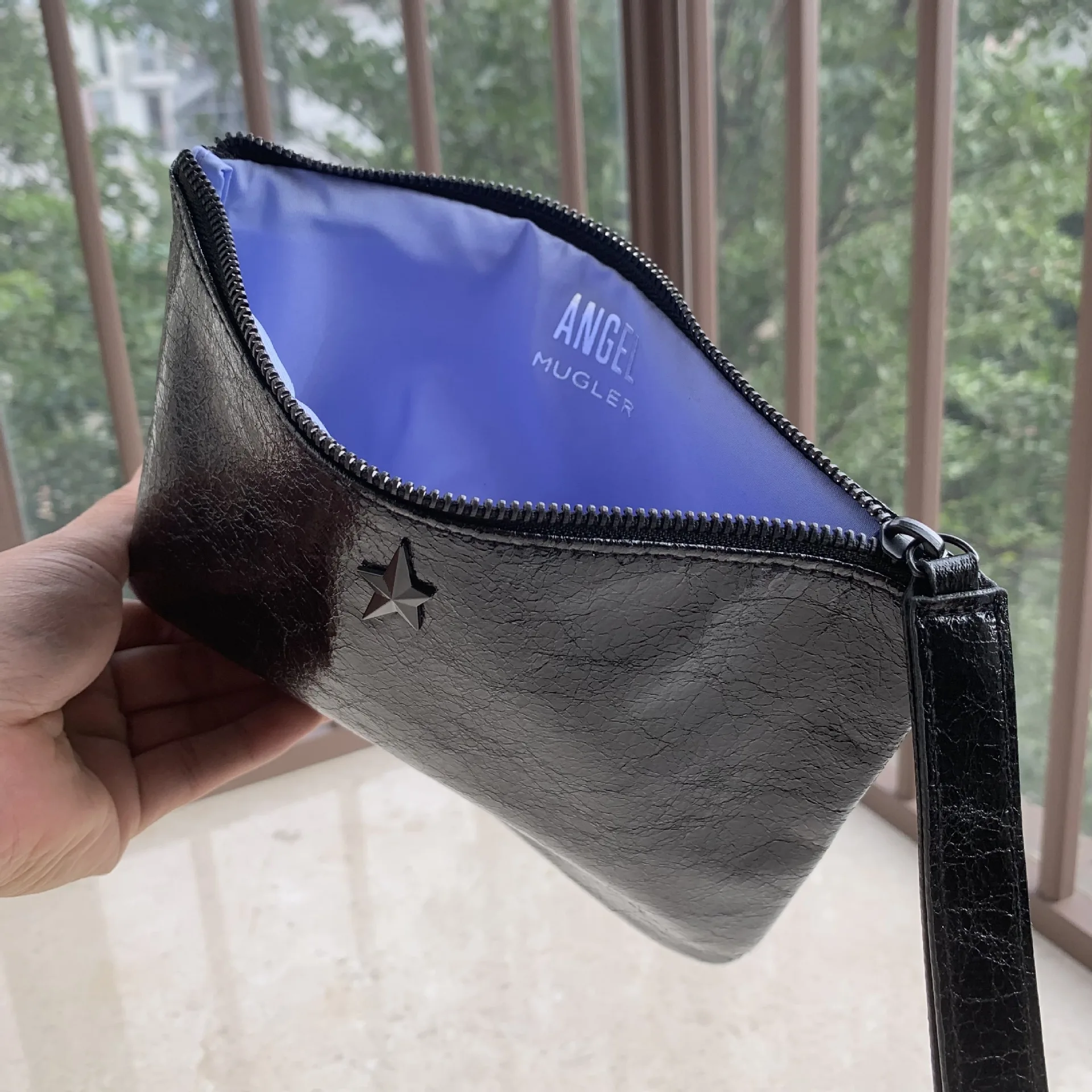 

Mugle Angel Black Metallic Makeup Bag with Star Clutch Bag Handbag Wristlet Beauty Pouch Vintage Wash Bag