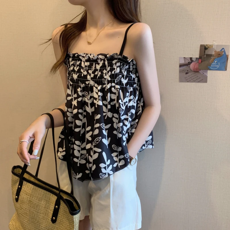 Женская майка без рукавов с цветочным принтом и открытыми плечами |