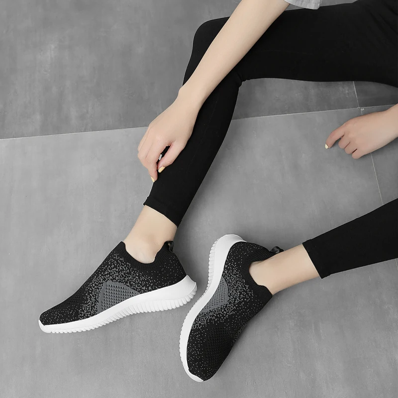 Summer walking shoes women's lightweight tennis shoes breathable loafers socks shoes slip-on sports running shoes youth non-slip