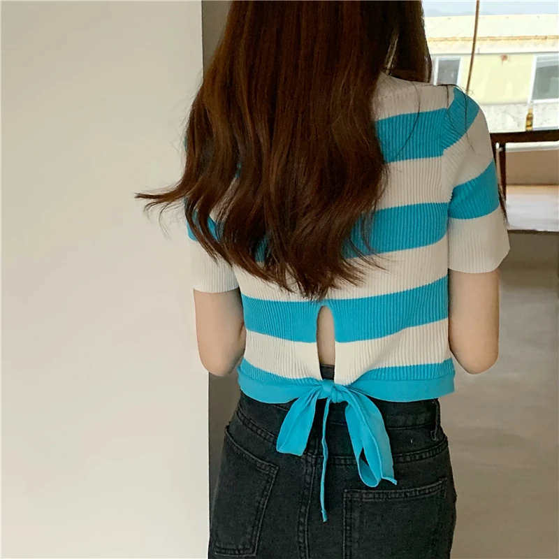 Женская трикотажная блузка в полоску с коротким рукавом |