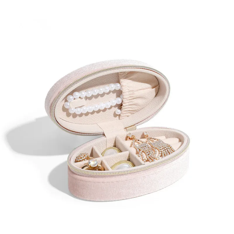 

Мини-шкатулка для украшений из бархата