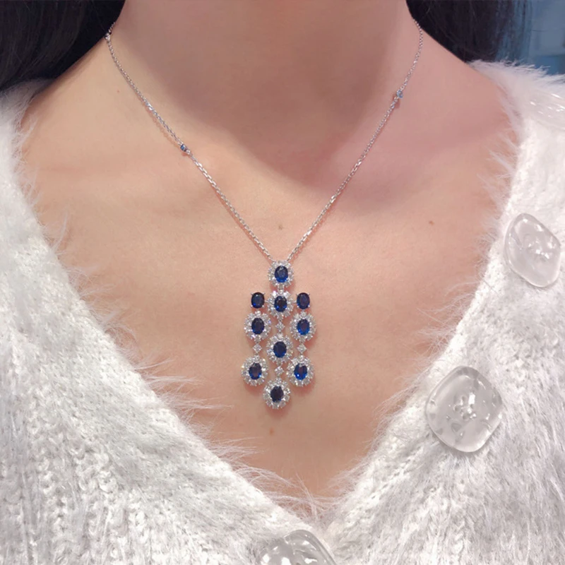 Женский ювелирный комплект из колье и серёг с синим фианитом