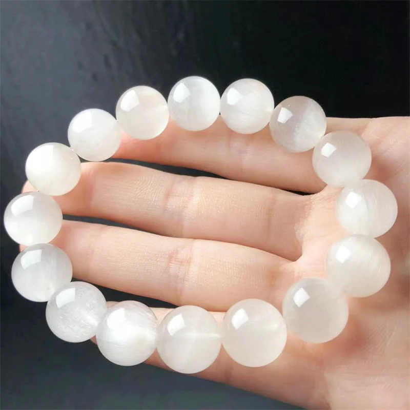 Браслет из натурального белого кролика с кристаллами