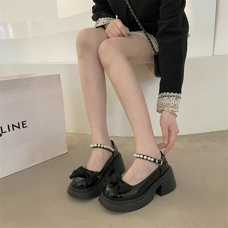 Туфли-оксфорды женские на платформе украшенные жемчугом Кожаные сабо