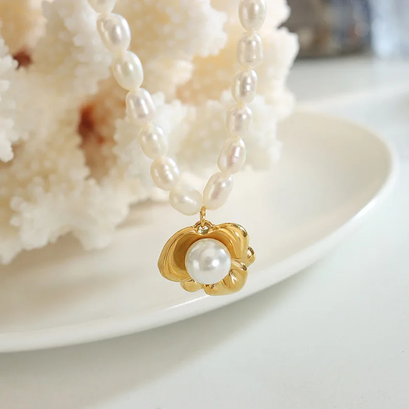 

Fashion Luxury Necklace Ins Pearl Chain Necklace Women's Irregular Inlaid Imitation Pearl Pendant Necklace Small Design Jewelry