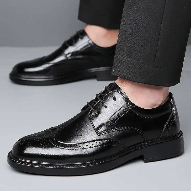 

Мужские деловые официальные туфли, осень 2023, Высококачественная Мужская повседневная кожаная обувь из искусственной кожи, классические универсальные кожаные туфли-броги для мужчин