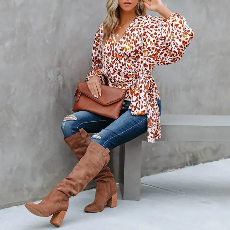 Женская блузка с длинным рукавом V-образным вырезом и принтом