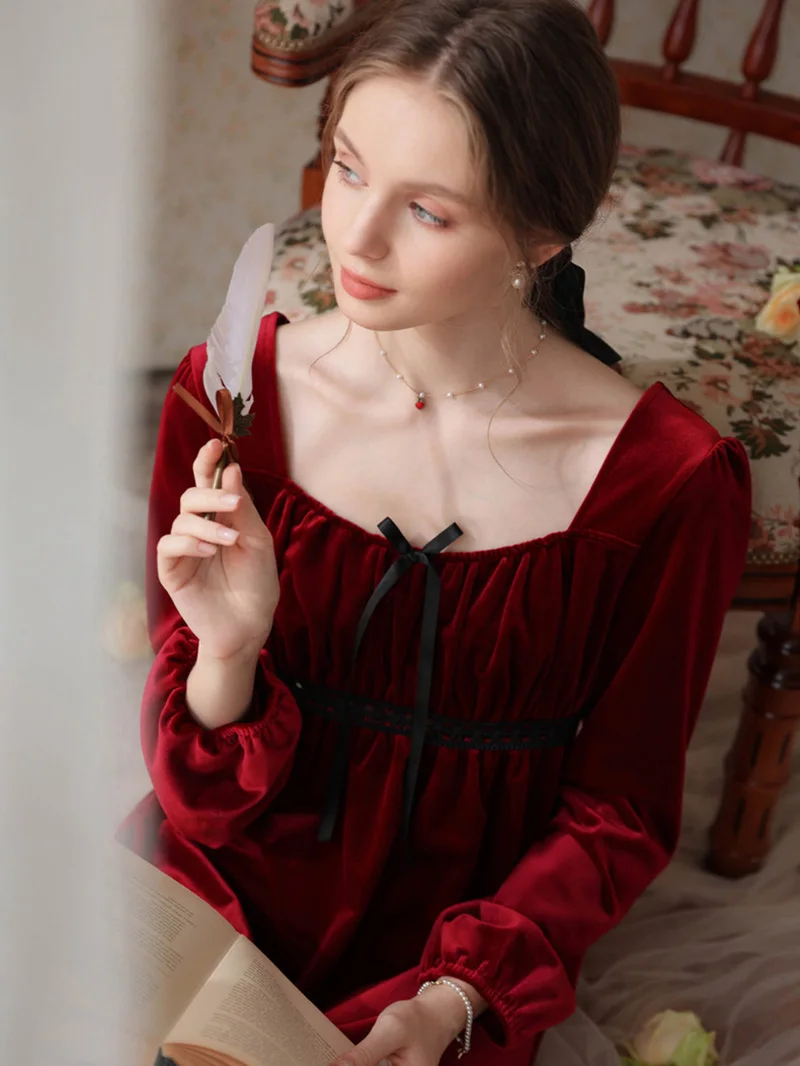 Women Vintage Velvet Long Nightdress Autumn Winter French Court Robe Backless Sleepwear Princess Nightwear Victorian Nightgowns