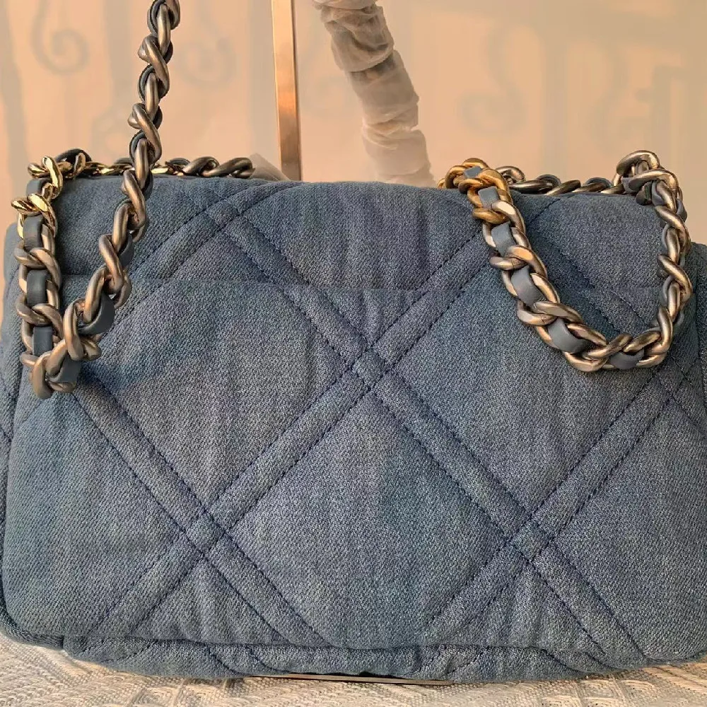 

2022 Classic Ladies Luxury High-end Brand Denim Grid Chain One Shoulder Messenger Bag