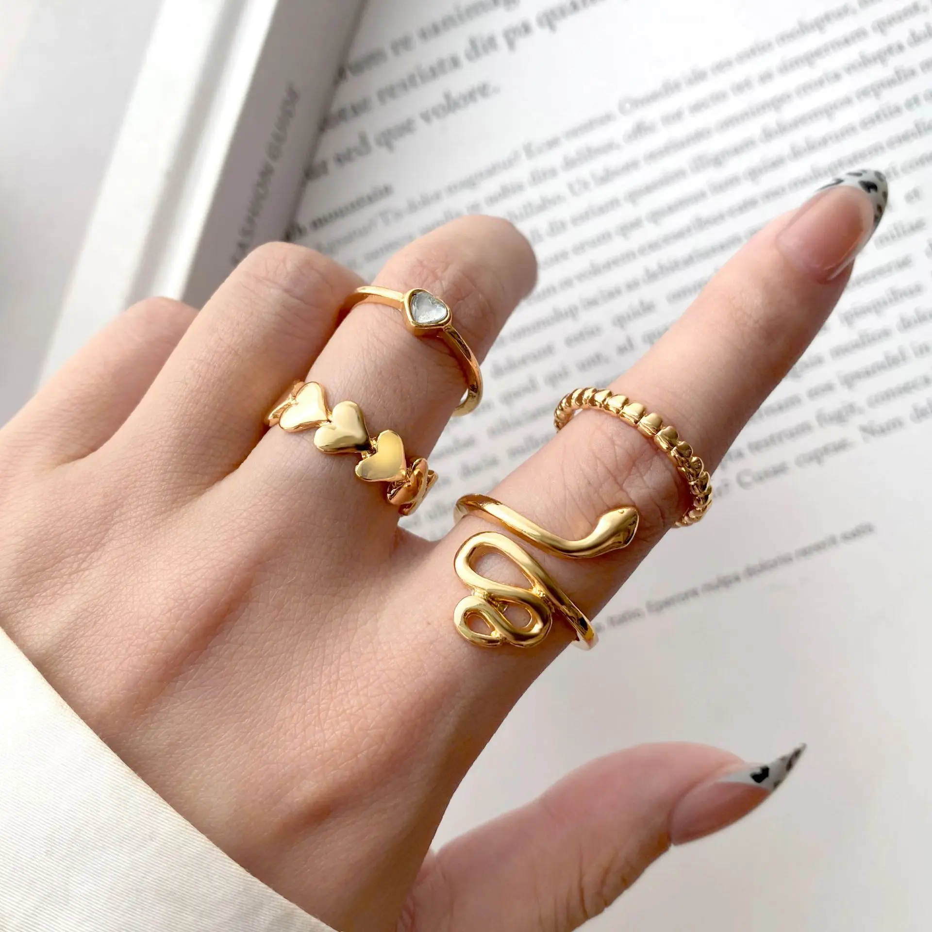 

2022 Summer Retro Open Heart Ring 5-piece Set for Women Fashion Hollow Ins Index Finger Goth Punk Party Golden Gift Couple Men