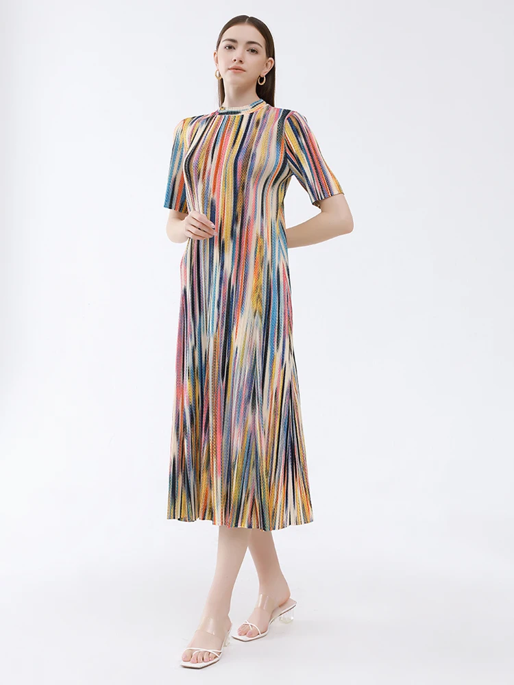 

Miyake плиссированное платье с камуфляжным принтом, полувысоким воротником и одной пуговицей на спине, с коротким рукавом, женское платье 2023, Корейская Повседневная Длинная Дизайнерская одежда