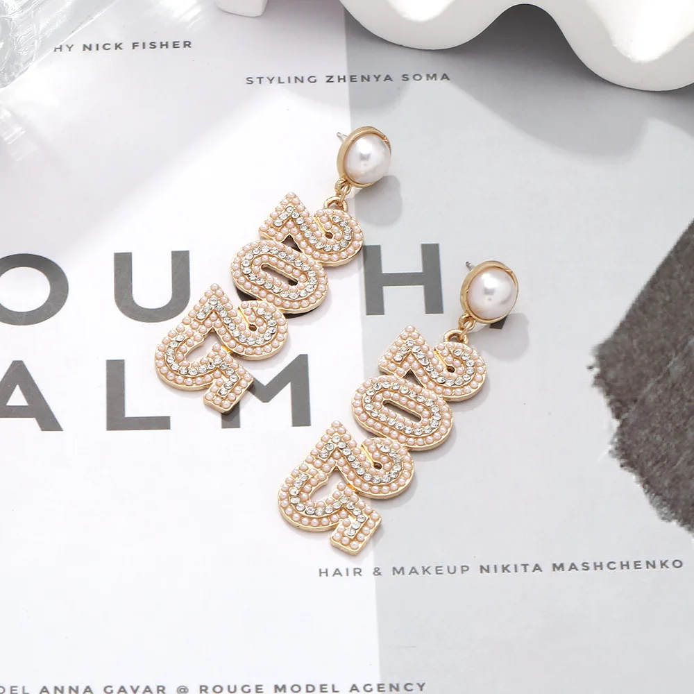 Серьги с кристаллами на Новый год 2025 преувеличенные длинные цифровые серьги