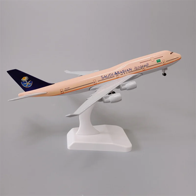 Модель самолета из металлического сплава авиакомпании Саудовской Аравии B747, модель самолета Боинг 747, модель самолета с колесами 20 см