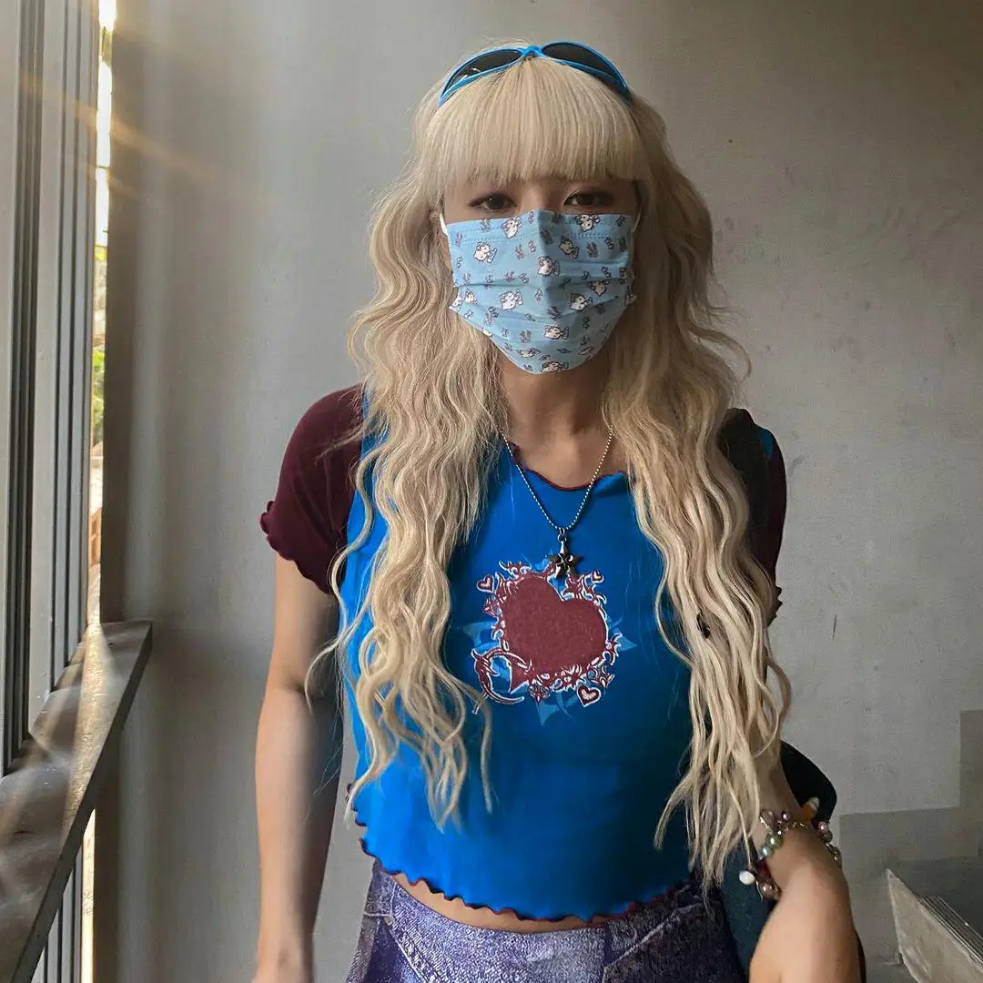 

Женские топы HEZIOWYUN в стиле High Street с круглым вырезом и коротким рукавом контрастные цвета с принтом сердечек тонкий пуловер Футболка для моло...