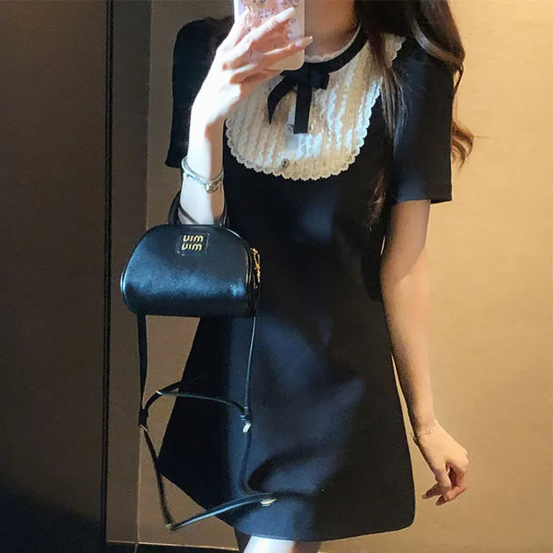 Женское мини-платье с коротким рукавом и круглым вырезом