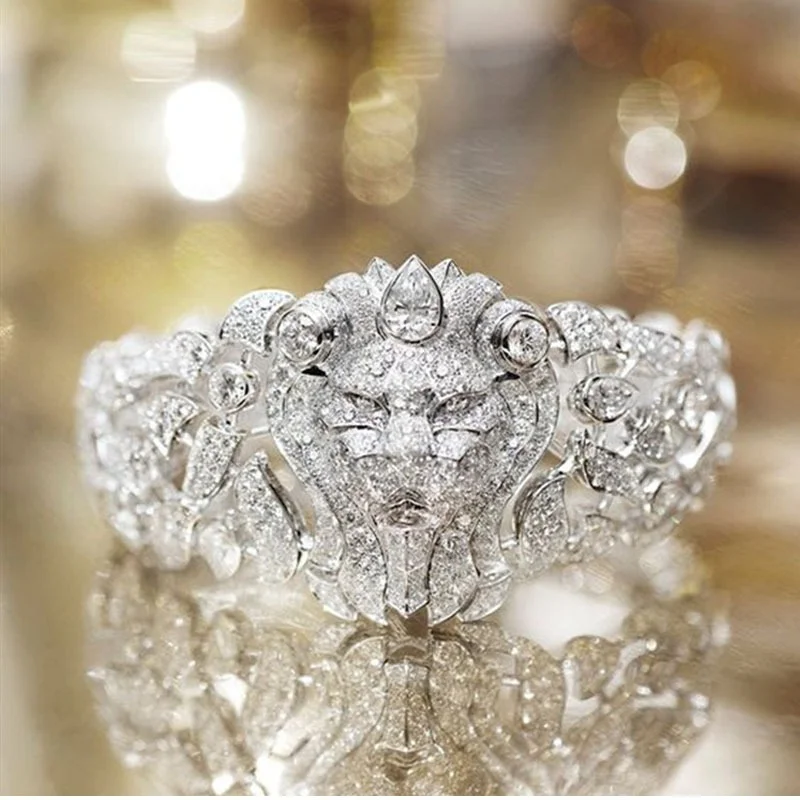 Popular animal domineering luxury lion style diamond inlay