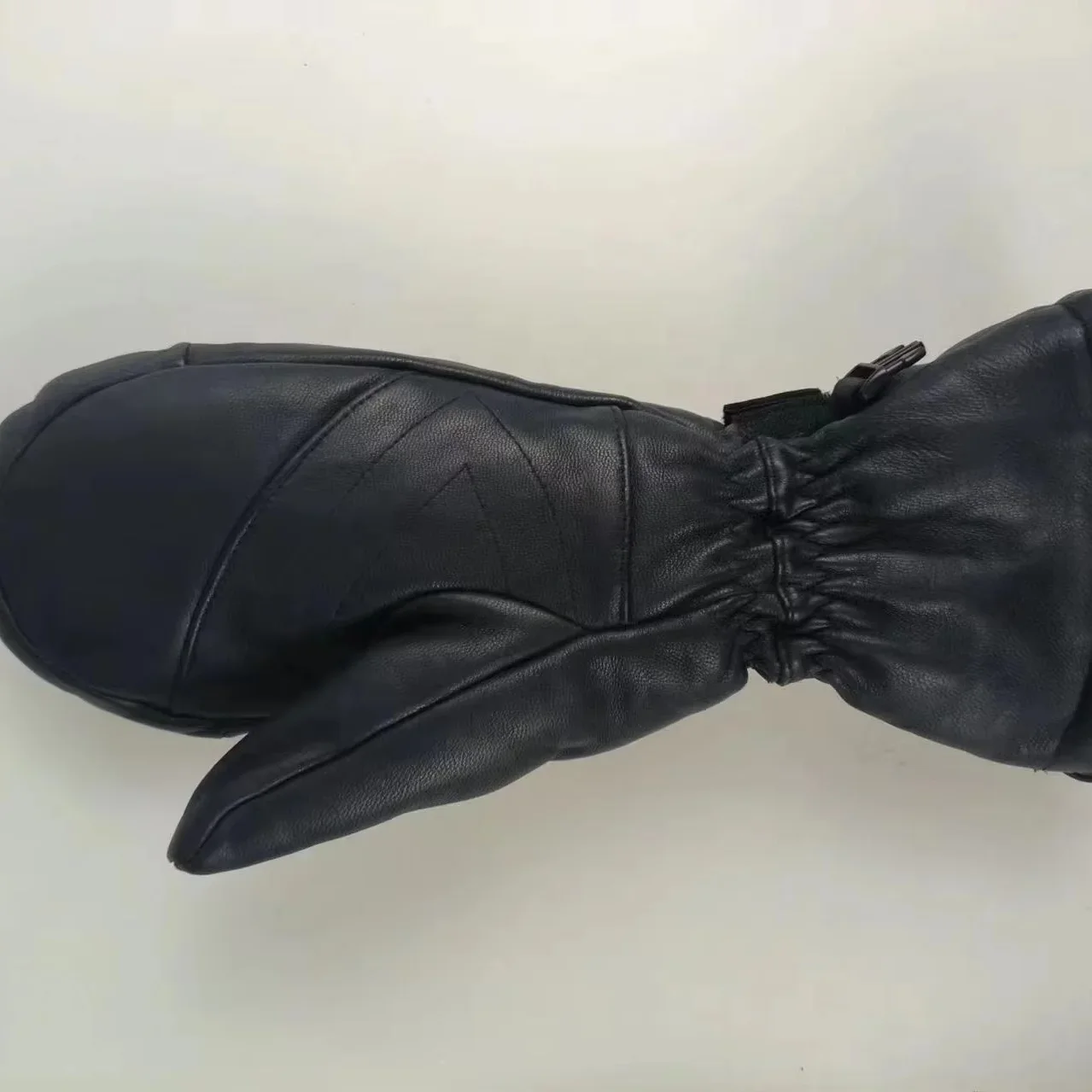 Перчатки с электрическим подогревом новые водонепроницаемые износостойкие