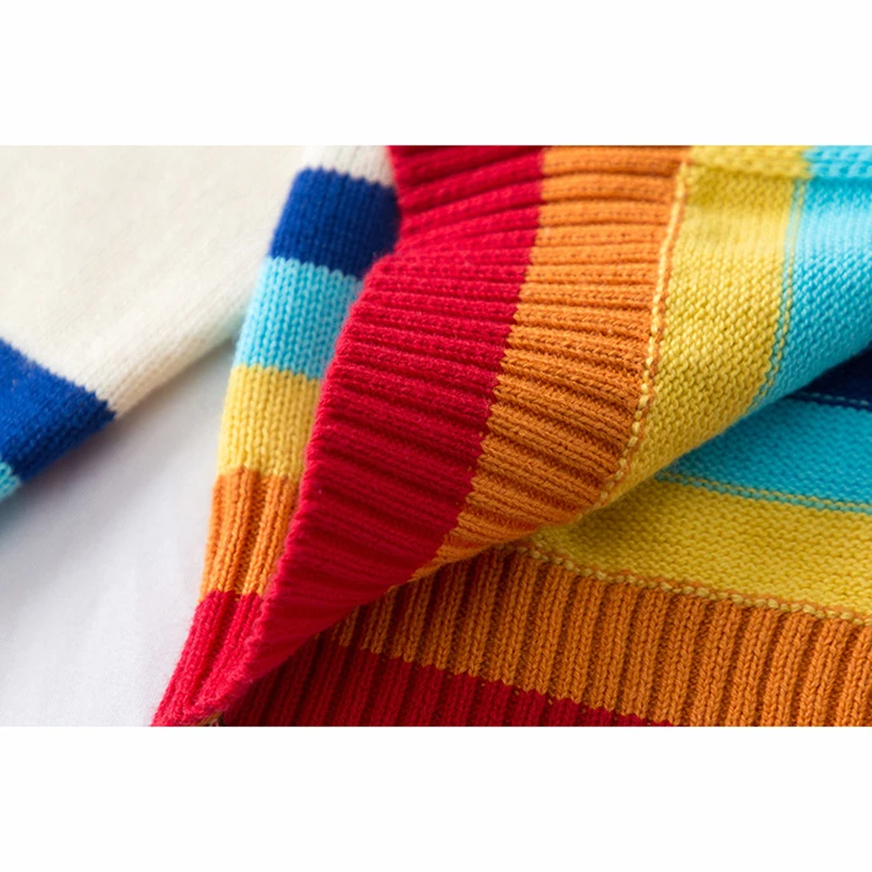 Демисезонный вязаный кардиган в полоску с длинным рукавом и вышивкой