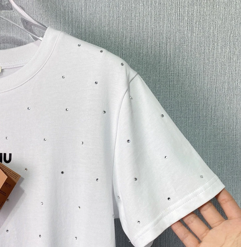 

Женская футболка с коротким рукавом, модная классическая летняя футболка с надписью и логотипом, украшенной стразами