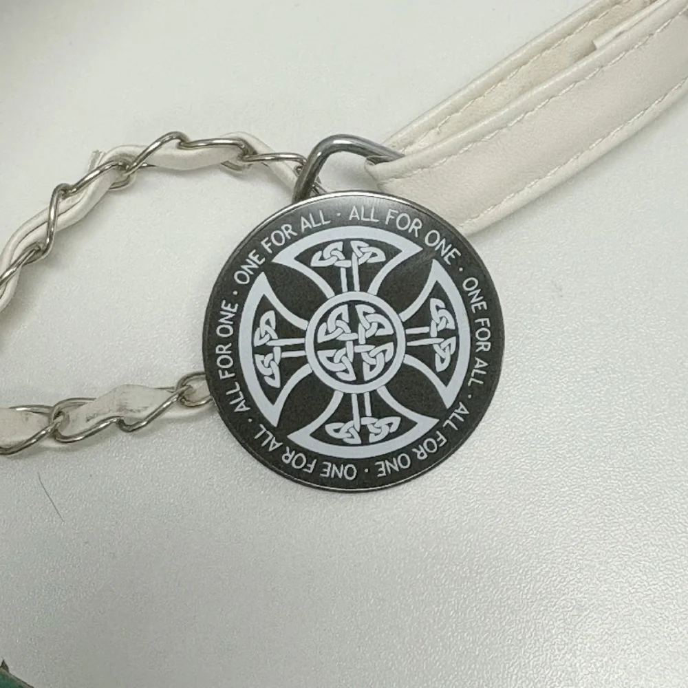 Брошь с логотипом Shaman