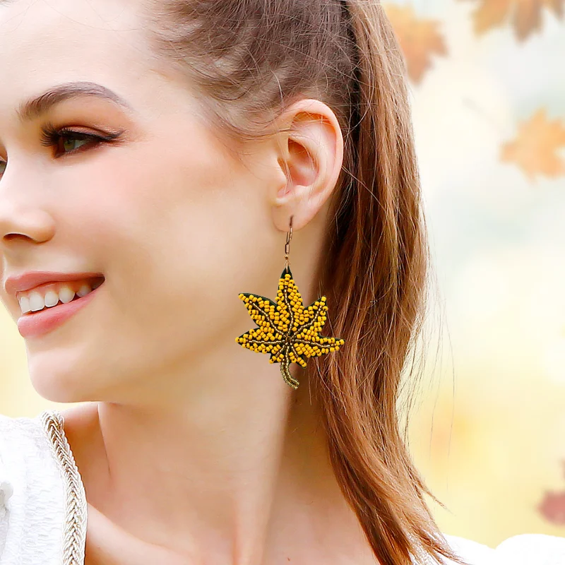 

2023 Hand-woven Rice Beads Earrings European and American Retro Ethnic Style Thanksgiving Leaves Leaf Earhooks Jewelry