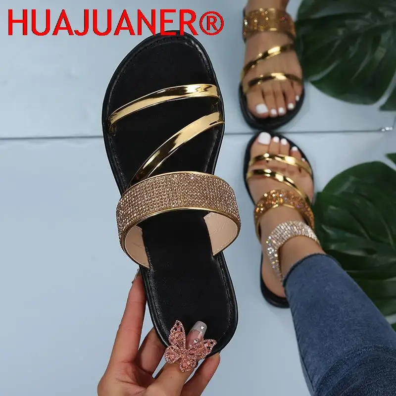 

Пляжные повседневные шлепанцы со стразами и узкими ремешками, Новинка лета 2022, женские модные сандалии из лакированной кожи на плоской подошве золотого и серебряного цвета