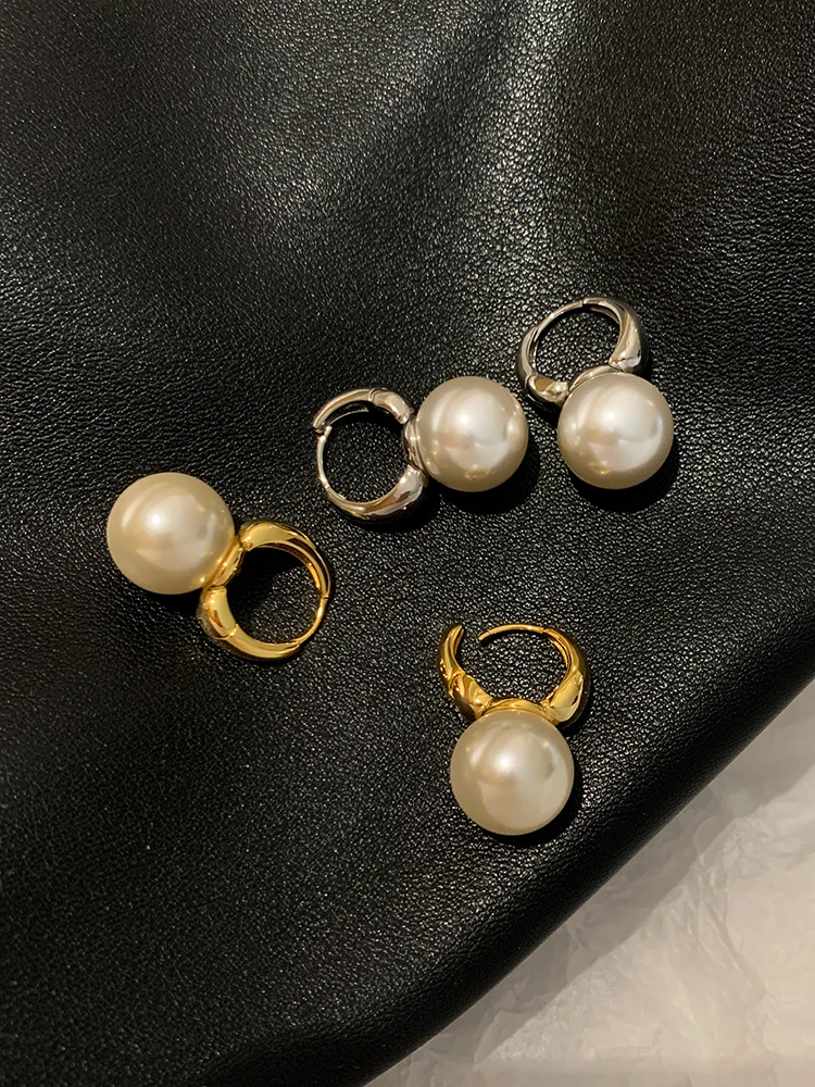 

Vintage Pearl Earrings Women's Summer Niche Design Advanced European and American Ins Ear Hook Eardrops Golden Earrings