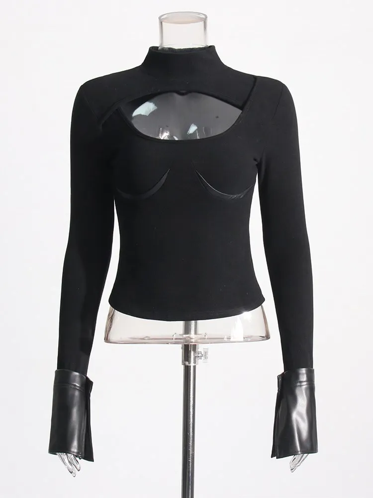 Женская кожаная футболка TWOTWINSTYLE черная Однотонная составного кроя с