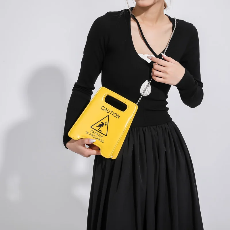 

Женская простая вместительная сумка через плечо с принтом