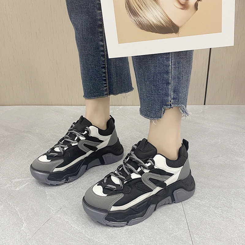 

In the summer of 2022, sneaker students' female Korean fashion running shoes increased in the breathable thick sole.
