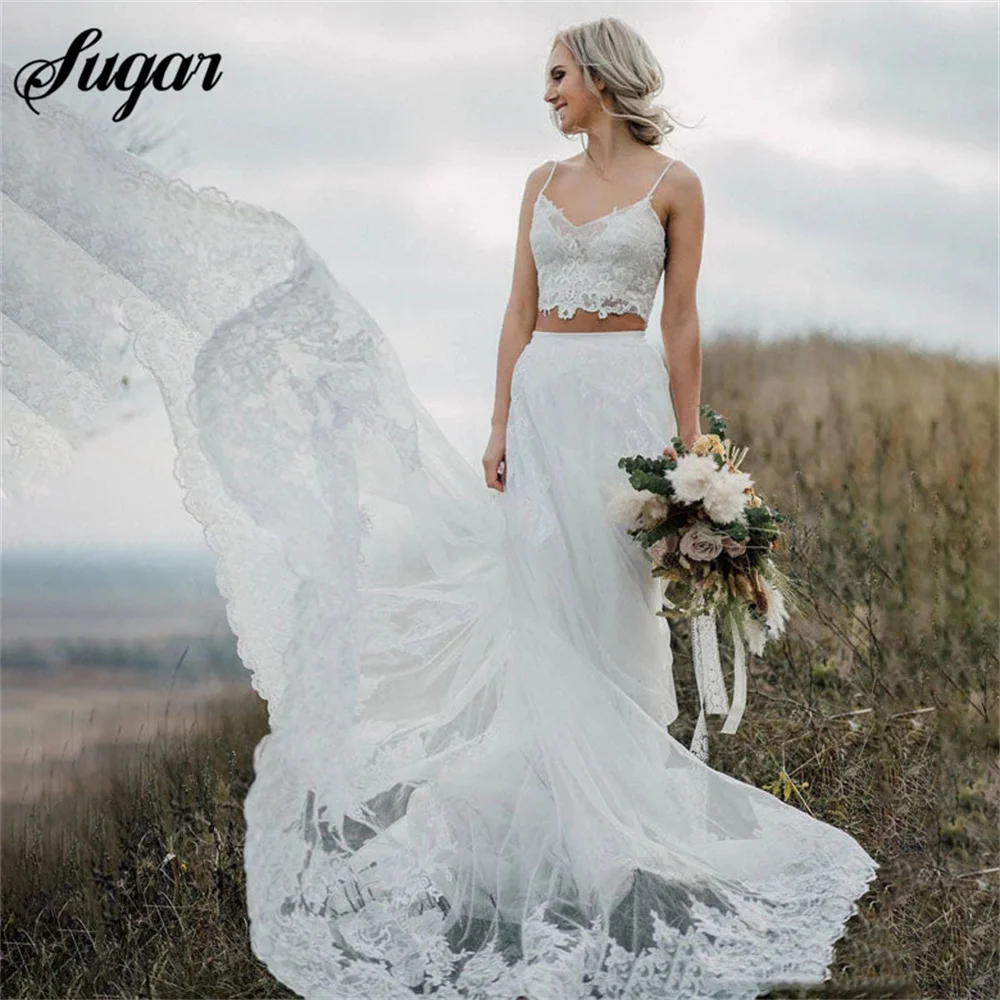 Купи Spaghetti Straps V Neck Wedding Gown Two Piece White Lace Appliques Wedding Dress Elegant Bridal Gown Custom robes de mariage за 5,340 рублей в магазине AliExpress