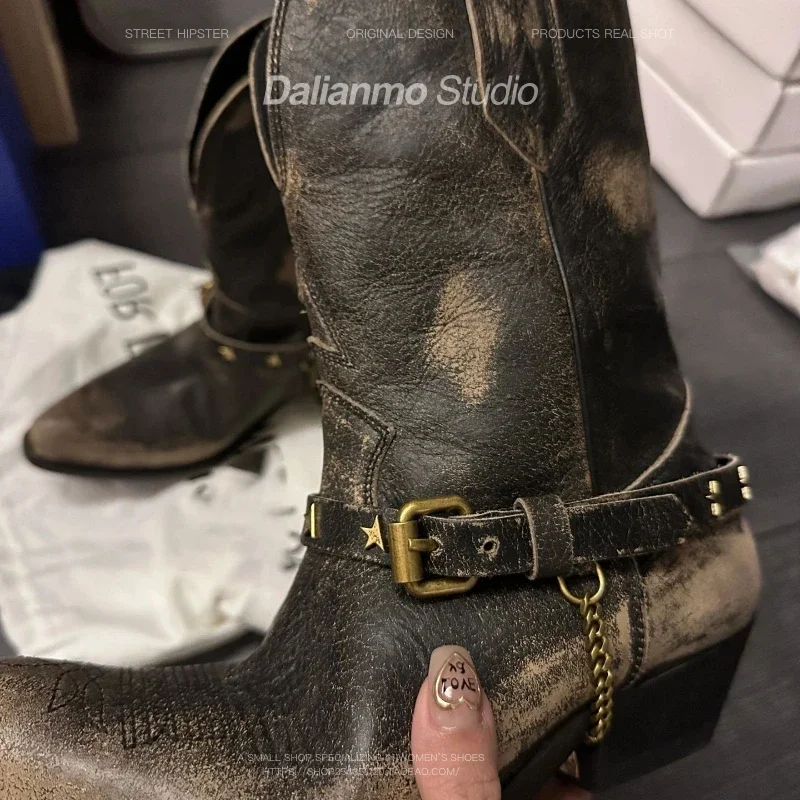 Ковбойские сапоги до середины икры с металлической пряжкой