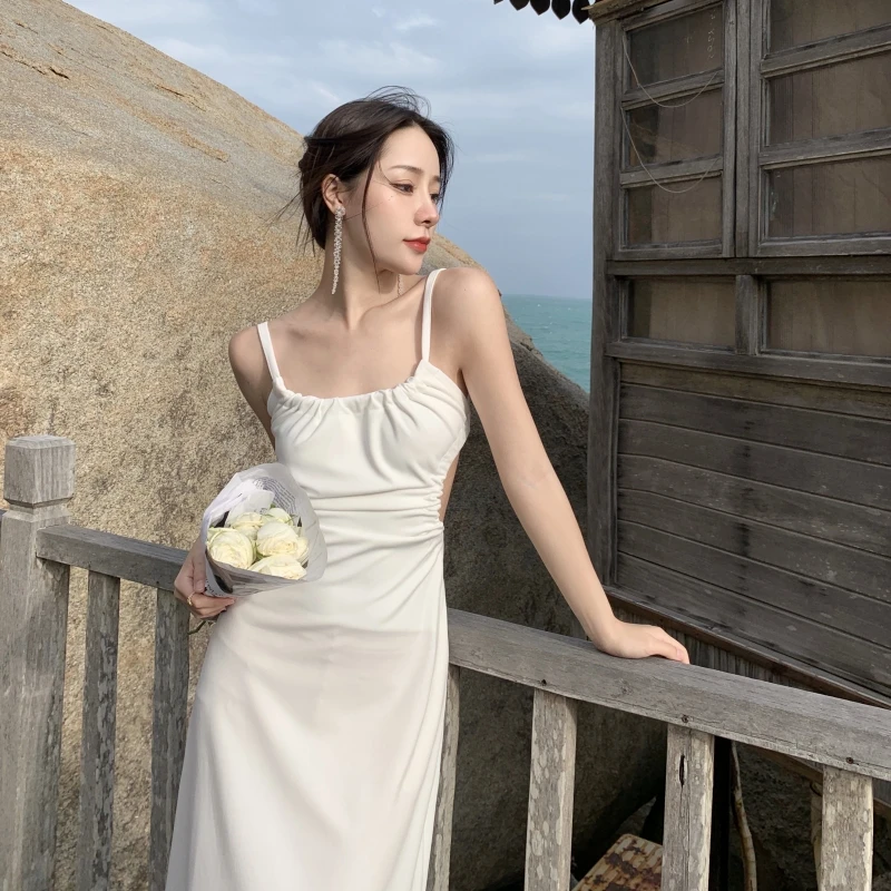 

Женское платье на бретелях-спагетти, без рукавов