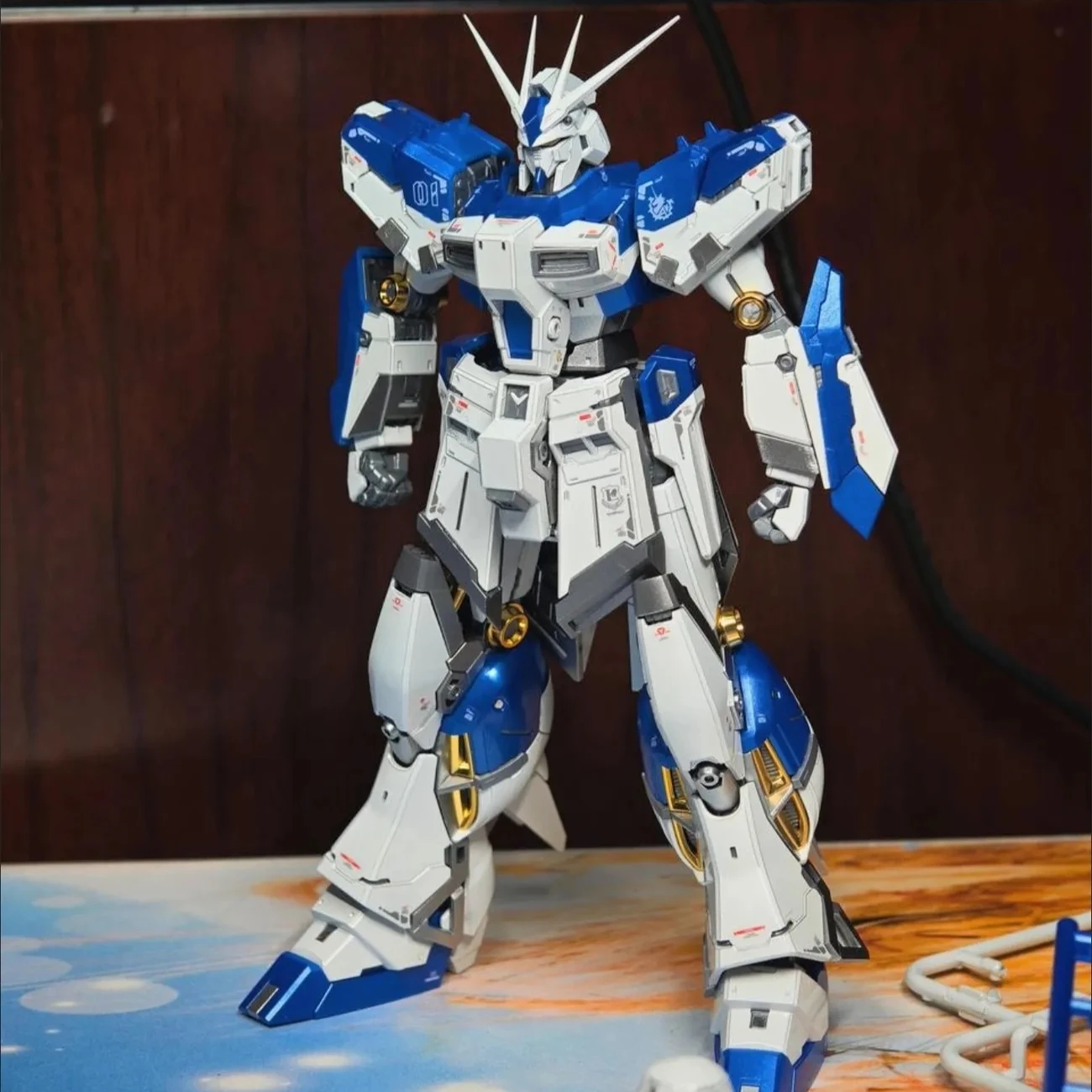 Фото Набор пластиковых моделей Changlong 5503Drg Hi-Nu Titanium Coating Base Limited 1/144 RX-93-V2 №3